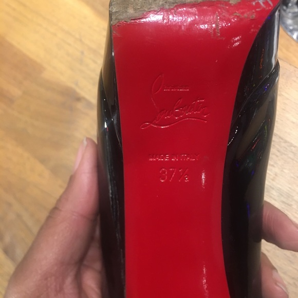 Christian Louboutin - Picture 2 of 6